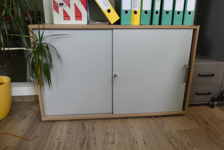 Sideboard ohne Inhalt